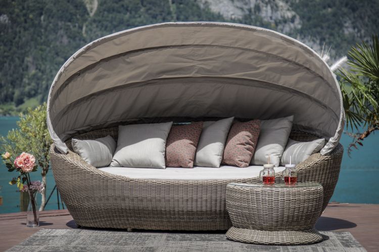 Farbe, Stoffe und Accessoires: So gestalten Sie eine Outdoor Lounge, die sich wie Ihr Wohnzimmer anfühlt